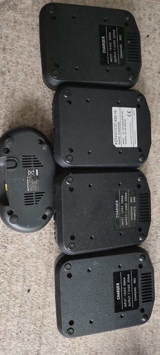 зарядна база Motorola,Kenwood для рацій