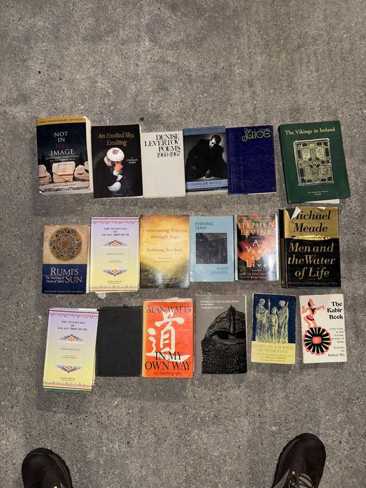 Vendo Coleçao de livros de Poesia e religão. TODOS EM INGLES