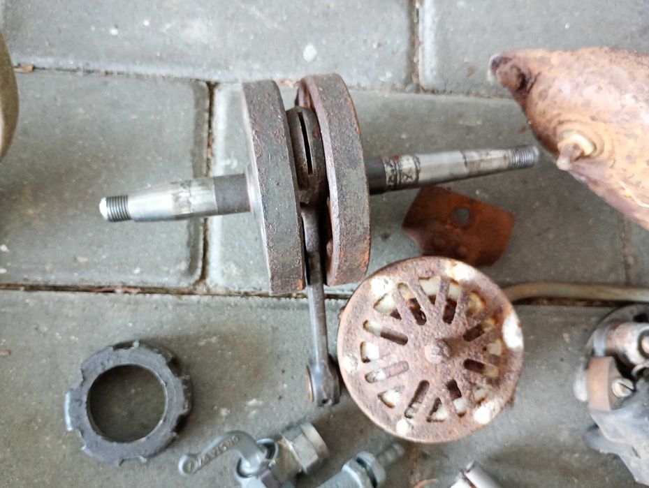 SIMSON SR 2 rama, silnik, bak, gażnik skrz. biegów luzem, inne