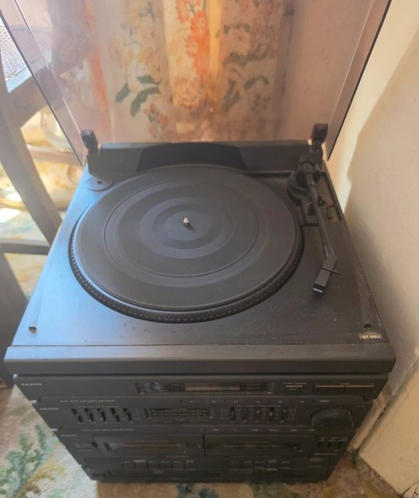 Aparelhagem Hi-Fi Sanyo + 1 coluna