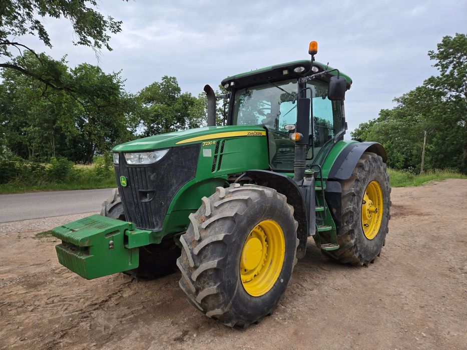 John Deere 7230R  John Deere 7230 R
