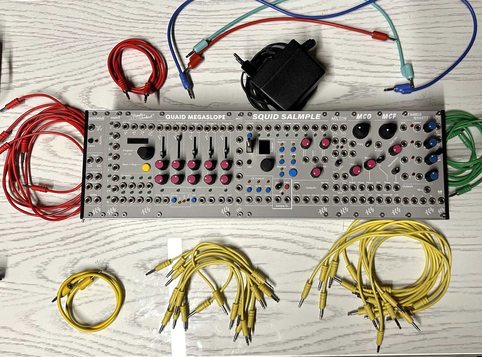 ALM Busy Circuits System Coupe Sintetizador Modular