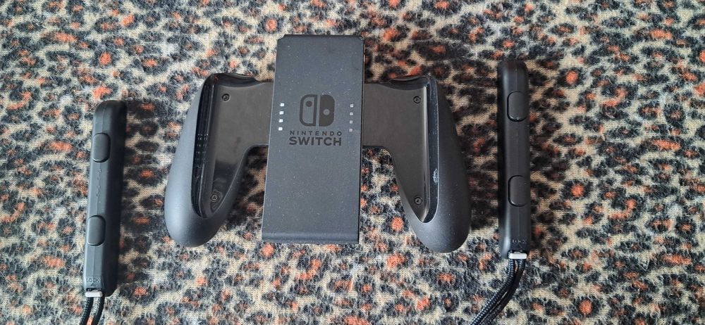 Nintendo Switch + 2 gry