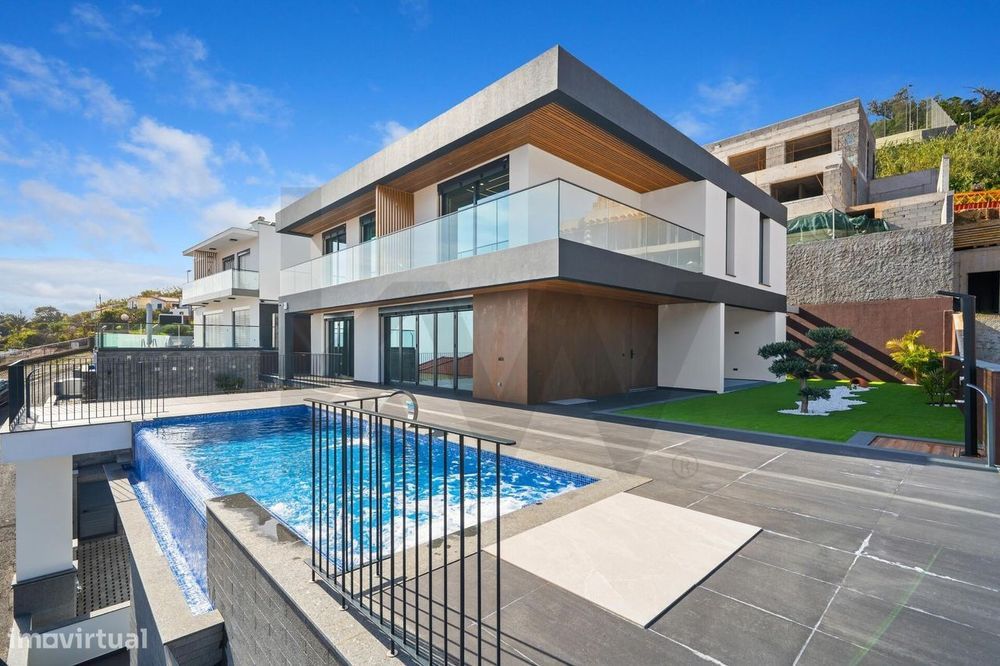 Moradia de Luxo com Vista Oceano, Piscina e Autonomia Energética – Fun