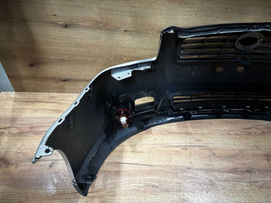 Zderzak przedni Toyota Avensis T25 kolor 1c0