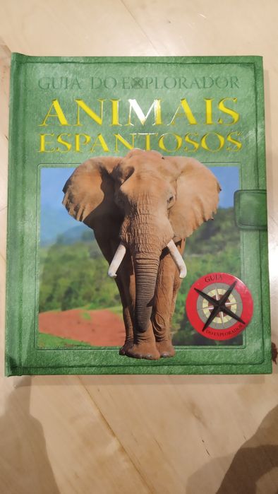 2 Livros Guia do explorador "Animais espantosos"; "Os dinossauros...".