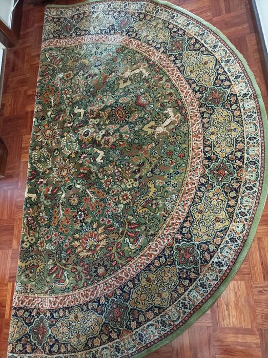 2 Carpetes usadas, em bom estado, Ormuz, CUF têxteis Lar, redondas.