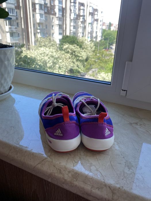 Фірмові кросівки Adidas