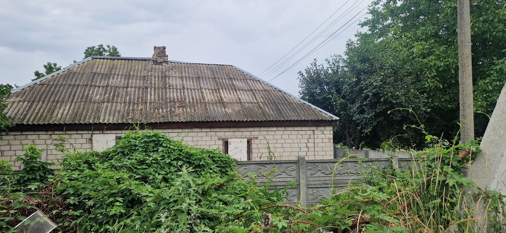 Продам участок с постройками