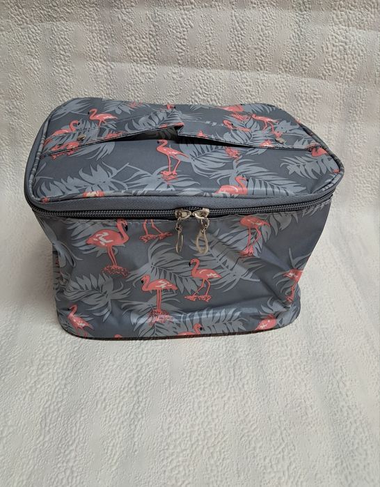 Nowa kosmetyczka damska