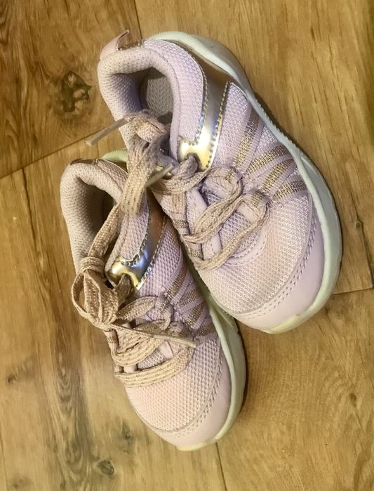 Кросівки на дівчинку oshkosh carters 22розмір, 14см