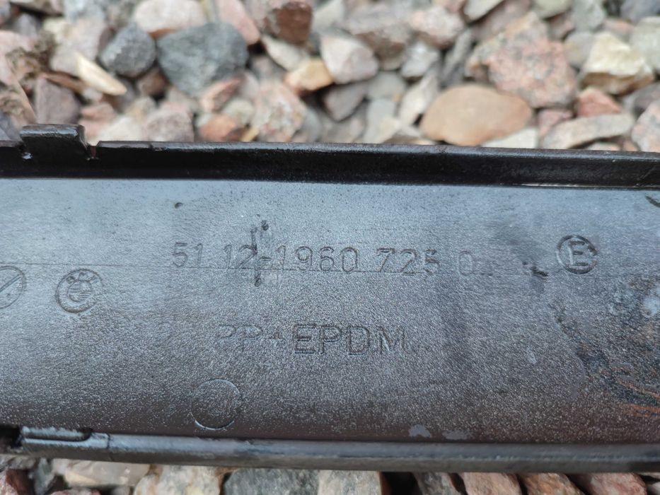 BMW E36 ORYGINALNE Listwy Zderzaka tył M-Pakiet OEM Bez PDC