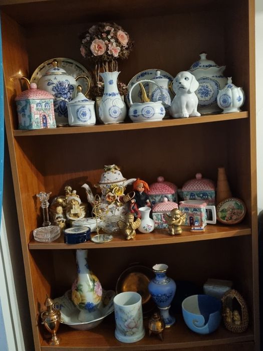 Various Porcelain Items447358435527895041