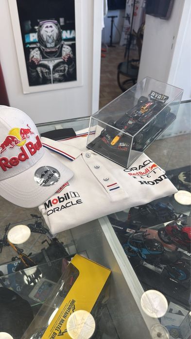 F1 Red Bull Team conjunto 3 peças Polo + Boné + carro  F1 RB20