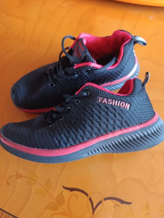 Buty sportowe w dobrym stanie