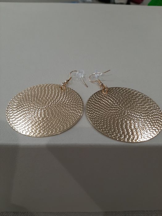 Brincos dourados novos