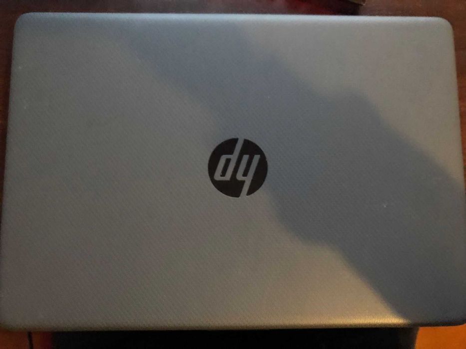 Portátil HP G8 15.6'' - Intel Core i3-1005G1 - RAM: 8 GB - 256 GB SSD