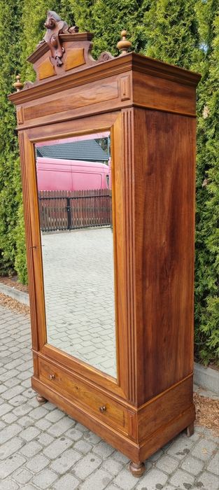 Stara! Szafa! Bieliźniarka!