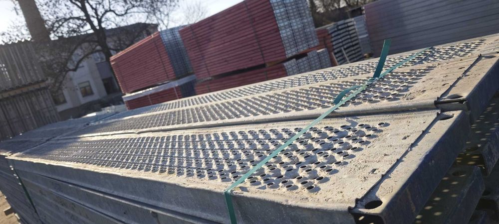 Ramy, podesty 2,5m/3m, inne elementy rusztowania Plettac używane