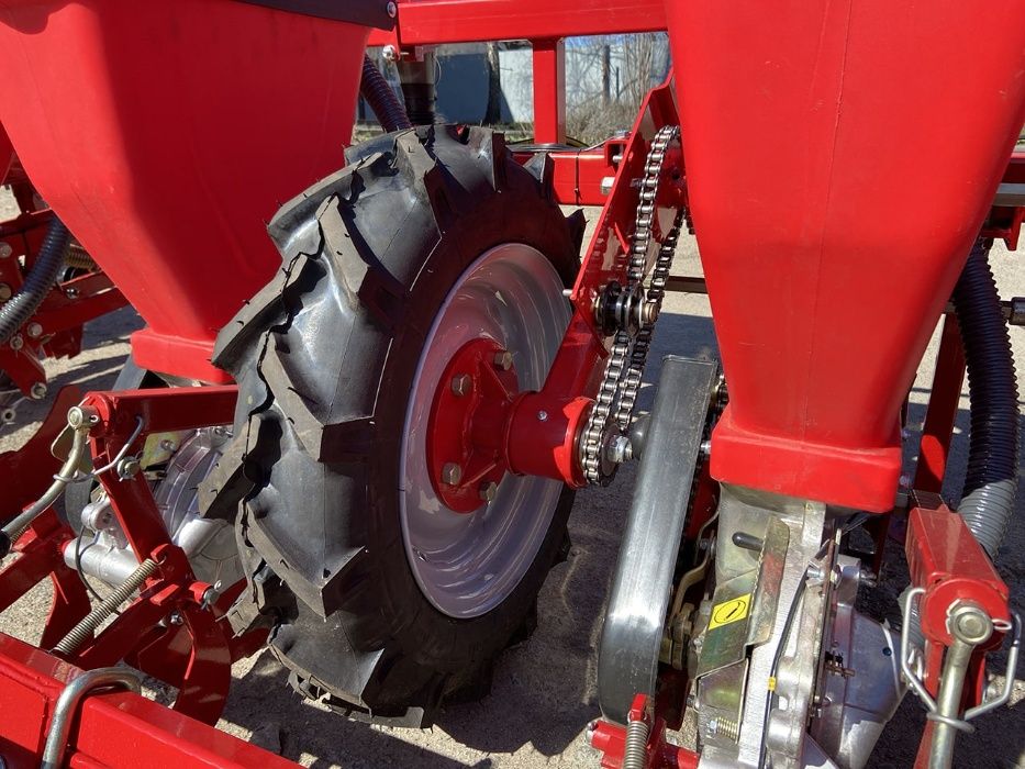 Соняшникова, кукурудзяна сівалка точного висіву УПС 8 завод DEMETRA