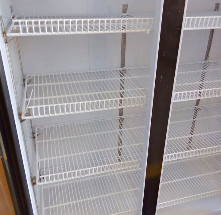 Armários de Exposição Refrigerados. Restauração