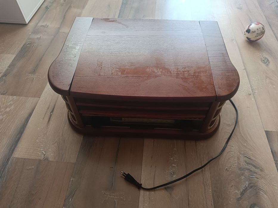 Gramofon marki Hyundai