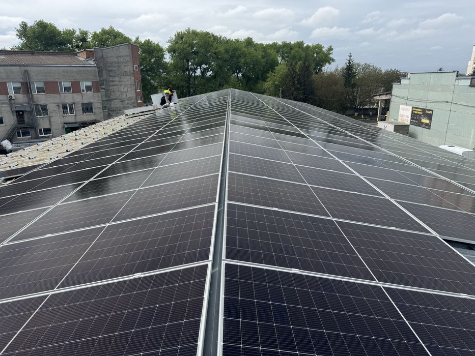 Сонячні панелі longi jinko ja solar