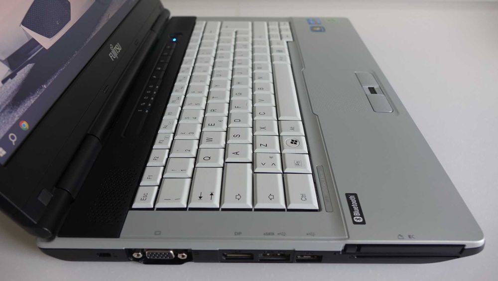 Ноутбук Fujitsu LifeBook S751 15.6 i3-2350M 8GB 240GB ssd Новый Intel HD3000 АКБ100% Win10 ИДЕАЛ