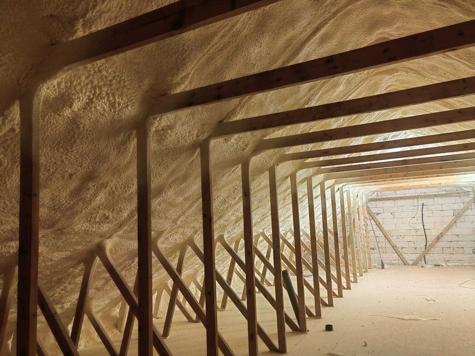 Ocieplenie pianą PUR Izolacje natryskowe DARMOWA WYCENA / Wolny termin