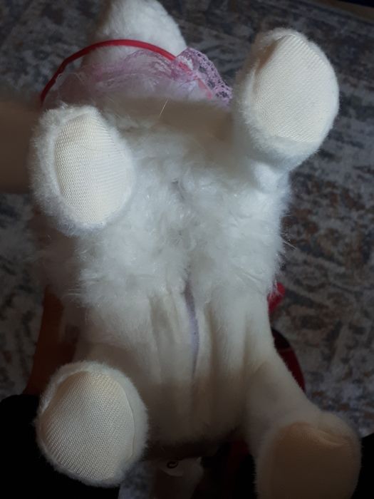 Piesek interaktywny na smyczy