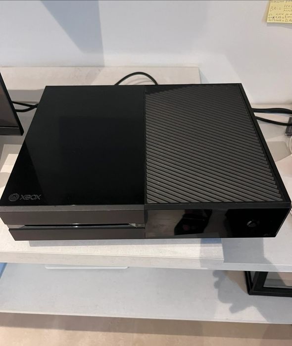 Xbox One 500GB – Inclui 1 comando e 1 jogo