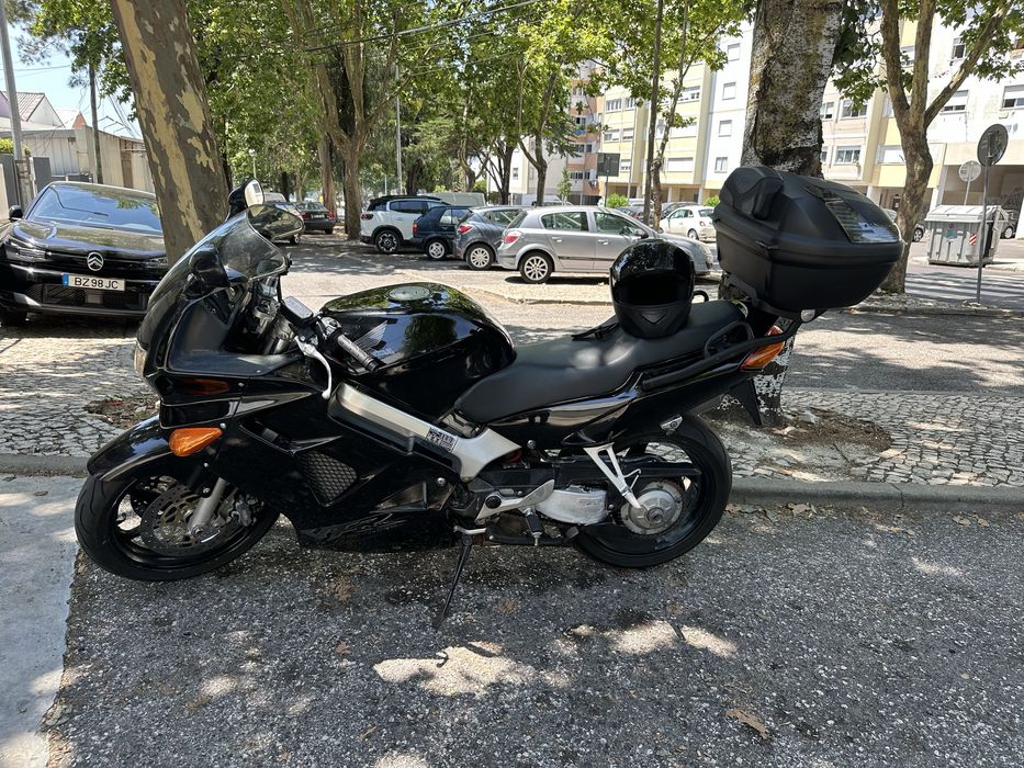 Moto CB 800 VRF preta