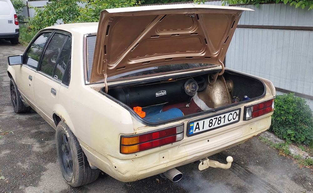 Opel Commodore 1982 року