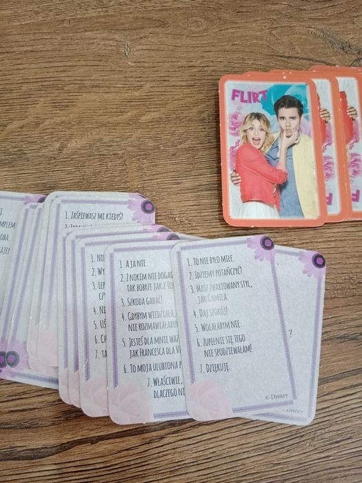 Karty do gry z serialu Violetta