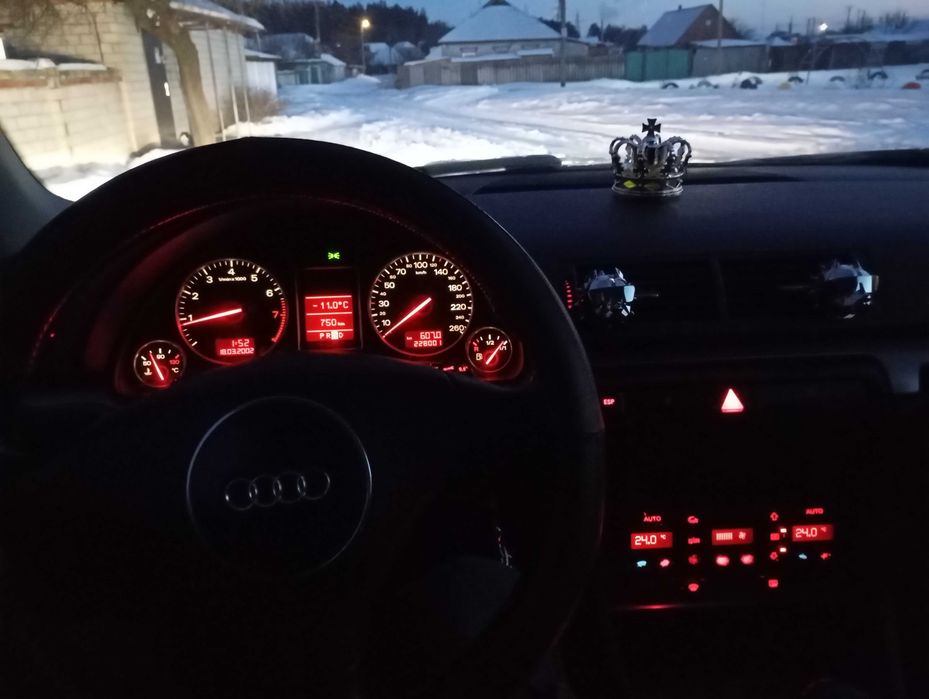 AUDI A4 8E  Автомат.