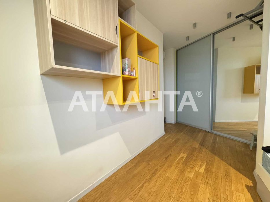 Продається затишна трьохкімнатна квартира-студія в ЖК  Парус.