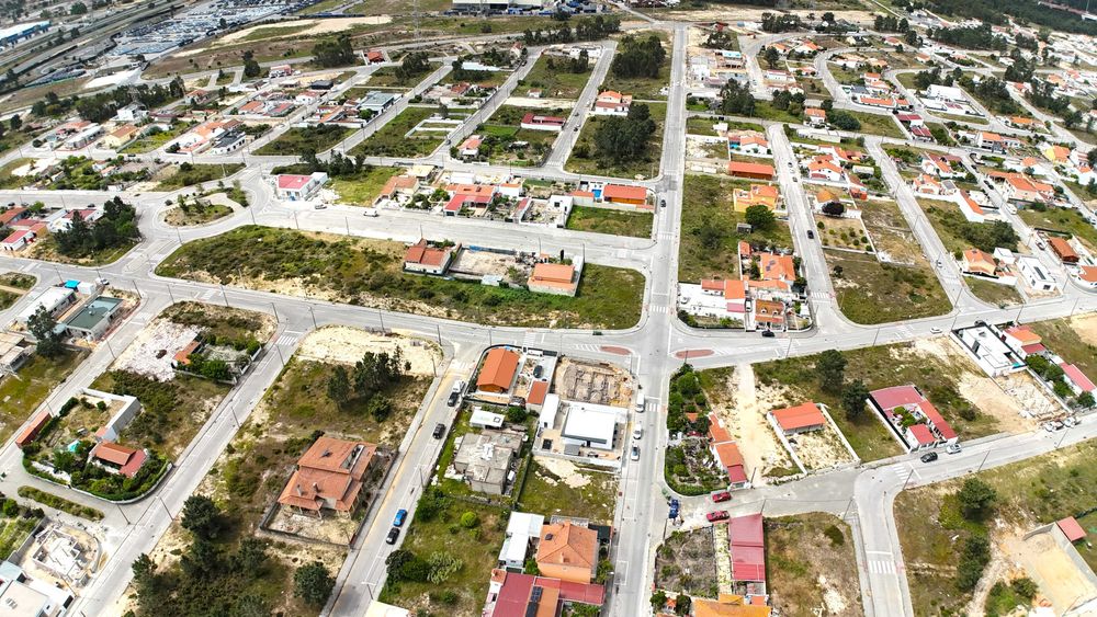 Moradia T4 Térrea 140m2 Palmela NOVA a terminar com garagem Pé Direito 3,40m 3wc
