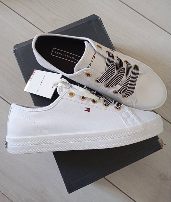 Продам кеди від Tommy Hilfiger