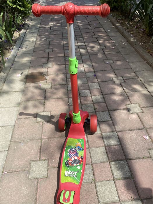 Самокат для дівчинки