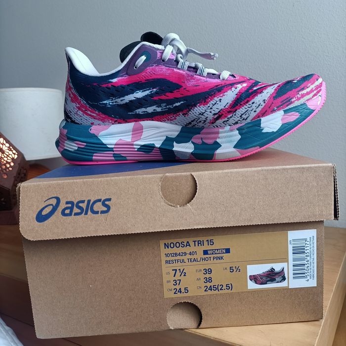 Tênis ASICS Nossa Tri 15 tamanho 39