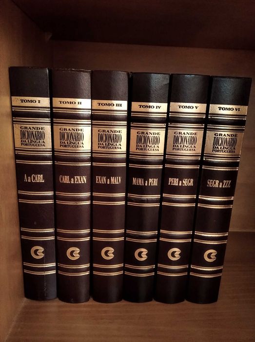 Coleção de 6 volumes de dicionários portugueses
