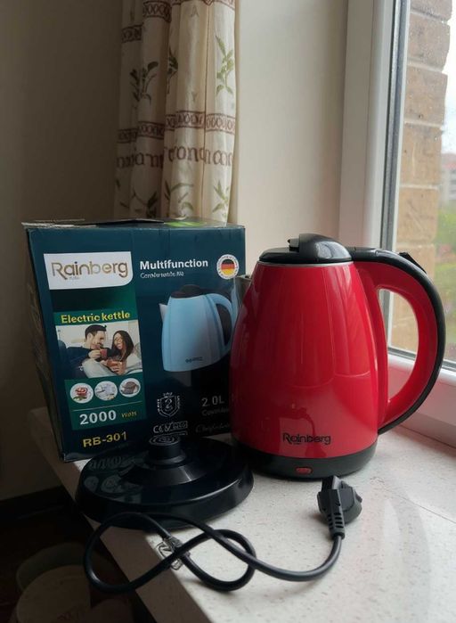 Електричний чайник на 2 літри простий і зручний
