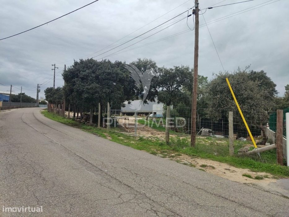 Terreno industrial c/ 2200m2, Vilar dos Prazeres, Ourém