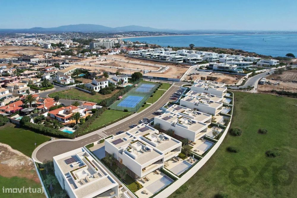 Moradia excepcional com vista mar e jacuzzi no terraço perto da Ponta