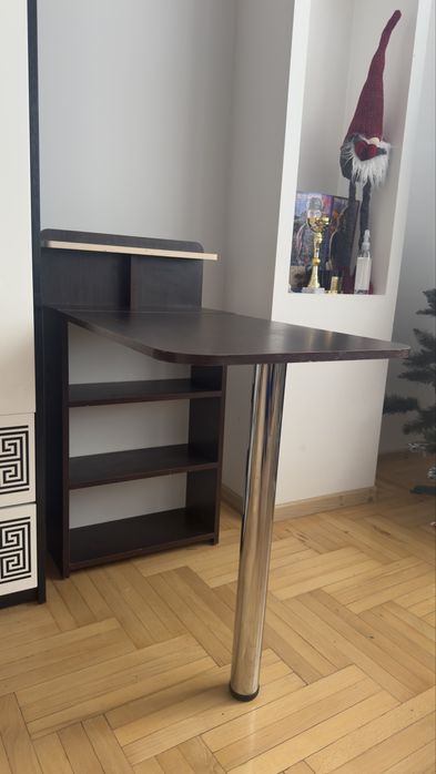 Продам манікюрний стіл,лампу,підлокотник