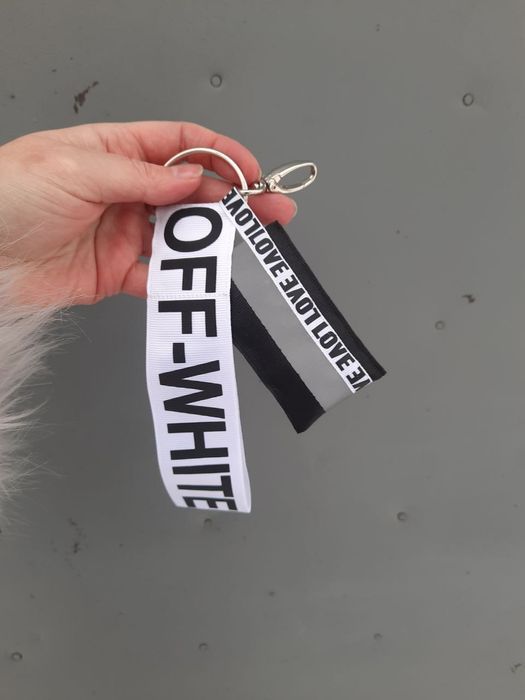 Брелок off white светоотражающий