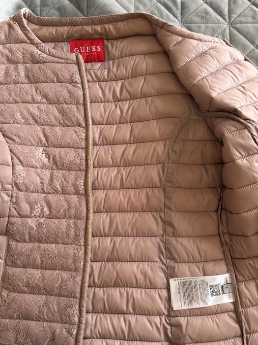 Жіноча весняна куртка Guess