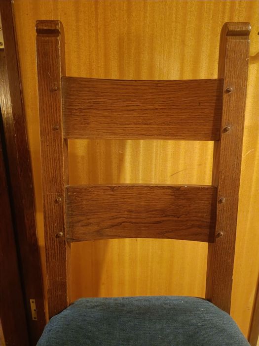 Mesa de sala e 5 cadeiras de madeira maciça