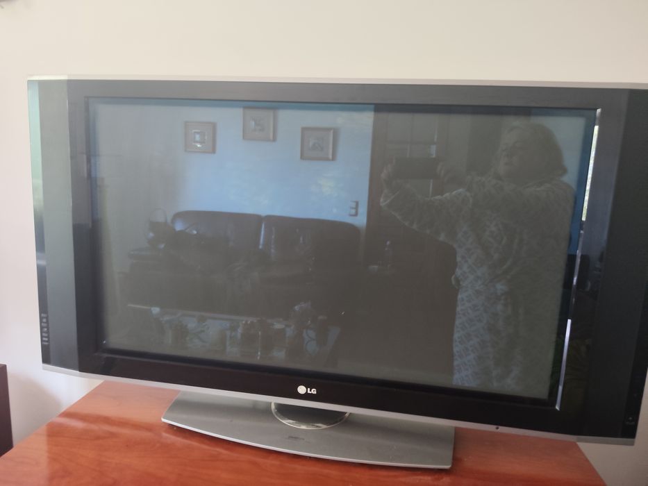 TV plasma LG 107 cm 42PXR5R-ZB para arranjo ou  peças