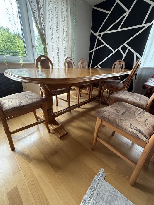 Piękny stół dębowy